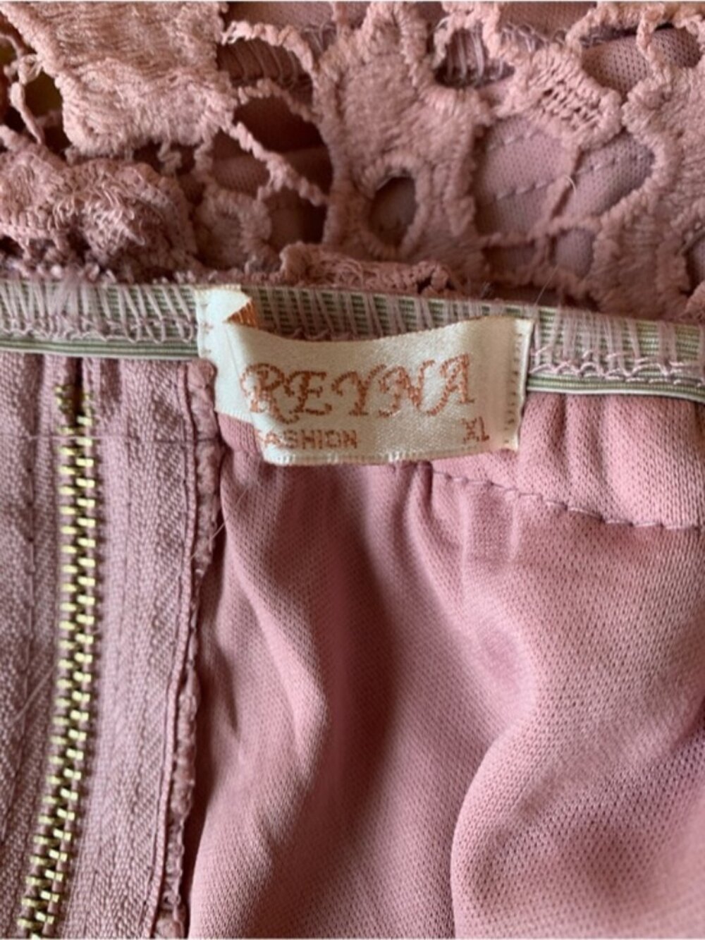 La Reyna Lace Off The Shoulder Blouse - Picture 5 of 8